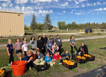 4H Group Assists in Pumpkin Harvest